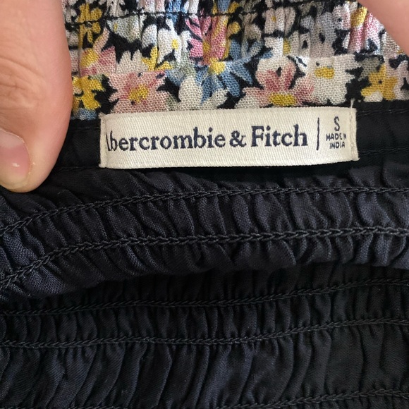 NWOT Abercrombie Smocked Top - Picture 3 of 3